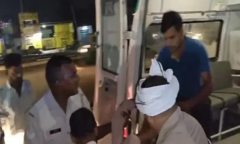 Chandauli News: ट्रेन की चपेट में आने से कटा युवक का पैर. 