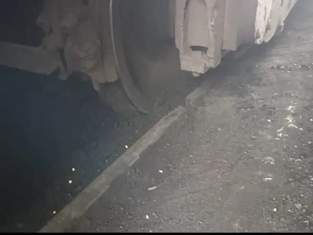 Sonbhadra News: कोयले से लदी मालगाड़ी का इंजन हुआ डीरेल, मचा हड़कंप.