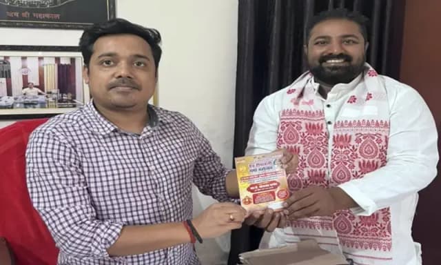 Chandauli News: कार्तिक पूर्णिमा पर आयोजित देव दिपावली और गंगा महोत्सव पर साफ सफाई, सुरक्षा को लेकर एसडीएम से चर्चा.
