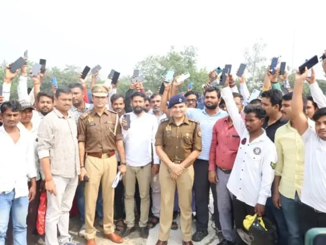 Sonbhadra News: सोनभद्र पुलिस ने 101 मोबाइल फोन बरामद किए, CEIR पोर्टल से ट्रेस कर ₹11 लाख के एंड्रॉइड फोन मालिकों को सौंपे.