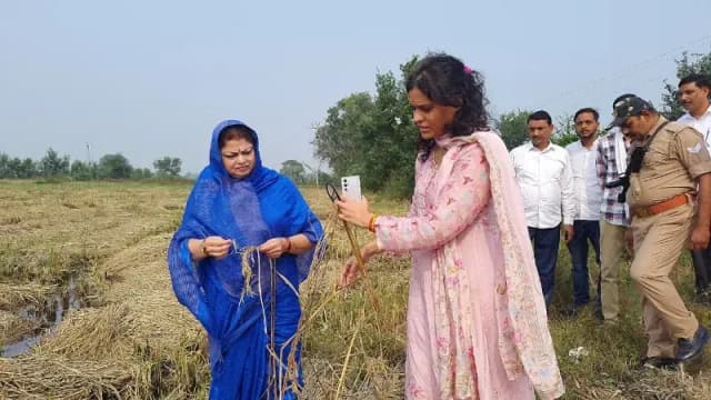 Chandauli News: मोथा तूफान से प्रभावित किसानों की पीड़ा देख भावुक हुईं सांसद दर्शना सिंह, कहा हर किसान को मिलेगा न्याय.
