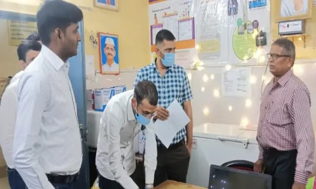 Chandauli News: सामुदायिक स्वास्थ्य केंद्र सकलडीहा के एडीएम ने किया औचक निरीक्षण.