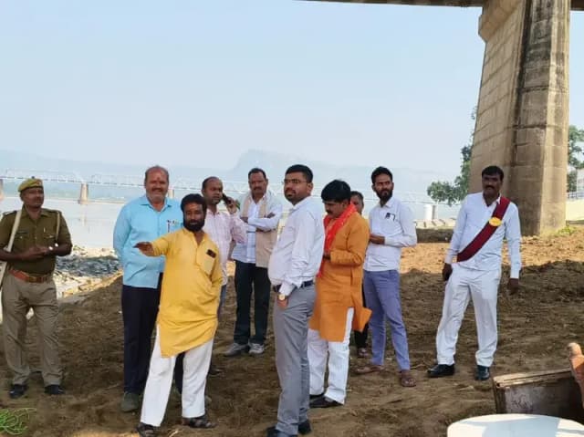 Sonbhadra News: देव दिवाली की तैयारियों का उप जिलाधिकारी विवेक कुमार ने निरिक्षण किया, दिया आवश्यक निर्देश.