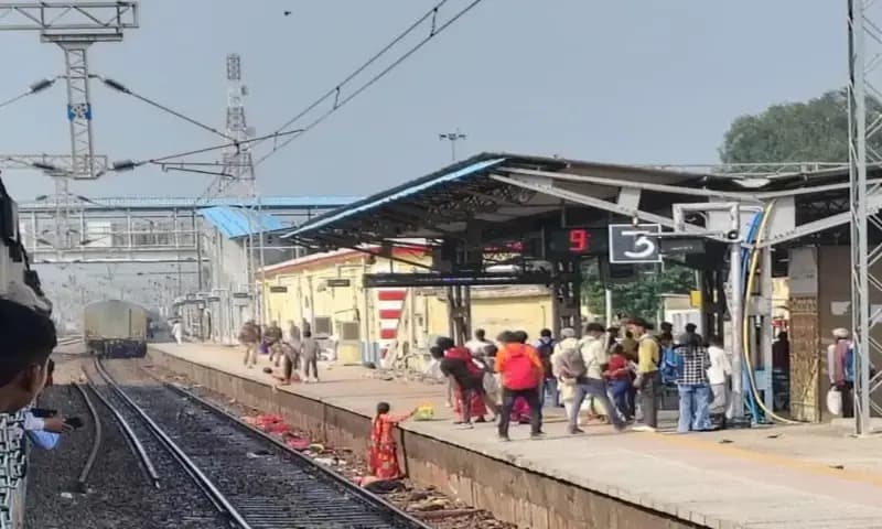 Mirzapur News: चुनार स्टेशन पर हुआ दर्दनाक हादसा, रेलवे ट्रैक पार कर गंगाघाट जा रहे श्रद्धालु कालका मेल की चपेट में आए, 06 लोगों की मौत.