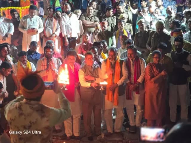 Sonbhadra News: भव्य देव दीपावली का हुआ आयोजन, राज्य मंत्री, विधायक समेत प्रशासनिक अमला हुआ शामिल.
