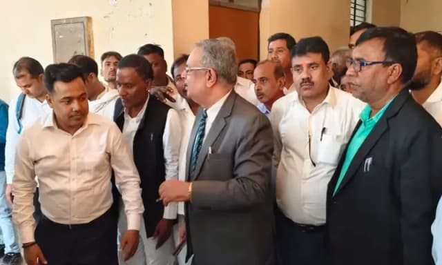  Chandauli News: तीन दशक बाद सकलडीहा को मिली मुंसफी न्यायालय की सौगात, जिला जज ने न्यायालय भवन और कमरों का किया निरीक्षण.