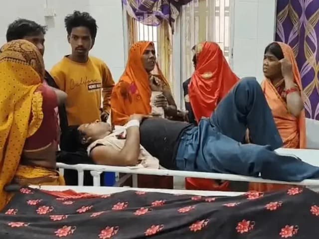 Sonbhadra News: अनपरा में जीप-बाइक भिड़ंत, आधा दर्जन लोग घायल, 3 गंभीर जिला अस्पताल रेफर.