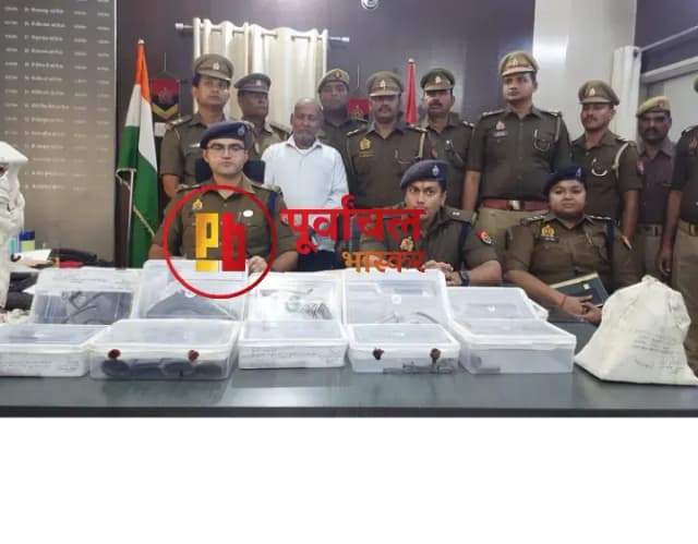 Chandauli News: अवैध असलहा फैक्ट्री का भंडाफोड़, तीन तमंचा, खोखा कारतूस और उपकरण बरामद.
