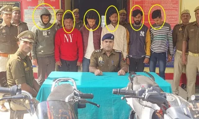 Chandauli News: आभूषण व्यवसाई से हुई लूटकांड का खुलासा, छह आरोपी गिरफ्तार, तमंचा, कारतूस, ज्वैलरी बरामद, मददगार बनी सीसीटीवी फुटेज. 