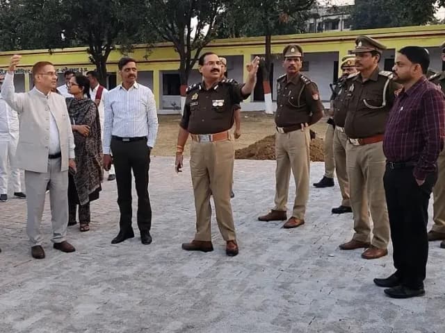 Sonbhadra News: मुख्यमंत्री के आगमन को लेकर तैयारियां तेज, मंडलायुक्त व आईजी ने सभास्थल का किया निरीक्षण.