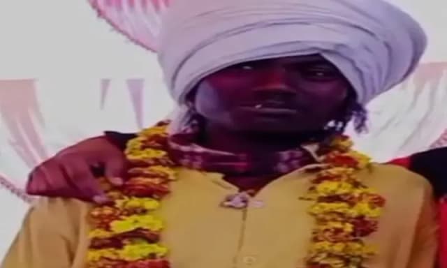 Chandauli News: युवक की ईंट से कुचलकर हत्या, घटना से फैली सनसनी. 