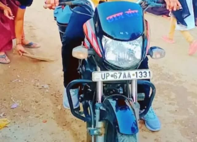 Chandauli News: शादी समारोह में शामिल होने एक लॉन में आये युवक की बाइक चोरी.
