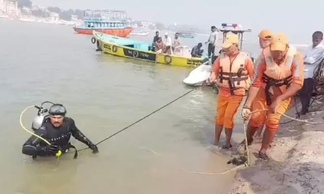 Chandauli News: गंगा में नहाने के दौरान दो स्कूली छात्रों की डूबने से मौत, मचा कोहराम.  