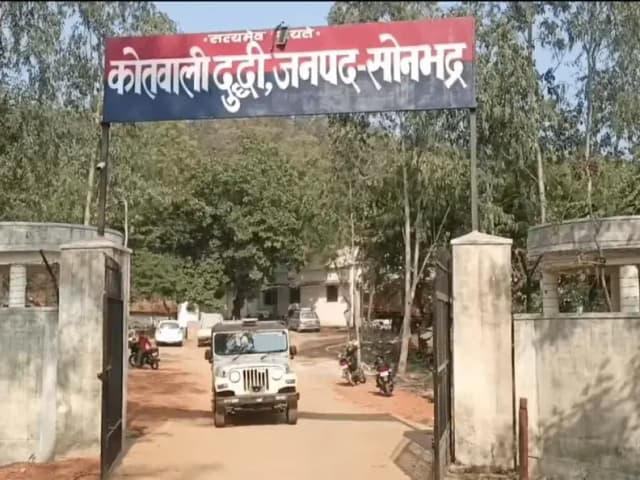 Sonbhadra News: युवती से धर्म परिवर्तन और छेड़खानी का आरोप, पीड़िता ने पुलिस से लगाई गुहार, परिवार की सुरक्षा की मांग.