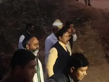 Sonbhadra News: श्रम एवं सेवायोजन मंत्री अनिल राजभर ने घटनास्थल का किया दौरा, सरकार बिना किसी संकोच के करेगी दोषियों पर कड़ी कार्रवाई.
