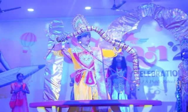 Chandauli News: धूमधाम से मना जेएस पब्लिक स्कूल का वार्षिकोत्सव “उड़ान”, छात्रों की प्रस्तुति देख भाव विभोर हुए अभिभावक. 