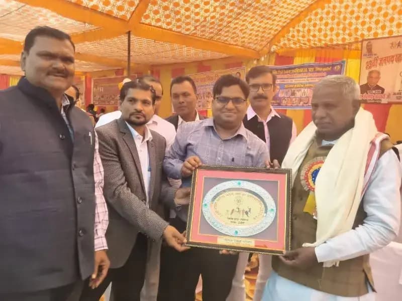 Chandauli News: विधायक और बीएसए ने जिला स्तरीय खेल प्रतियोगिता और सांस्कृतिक समारोह का किया शुभारंभ.
