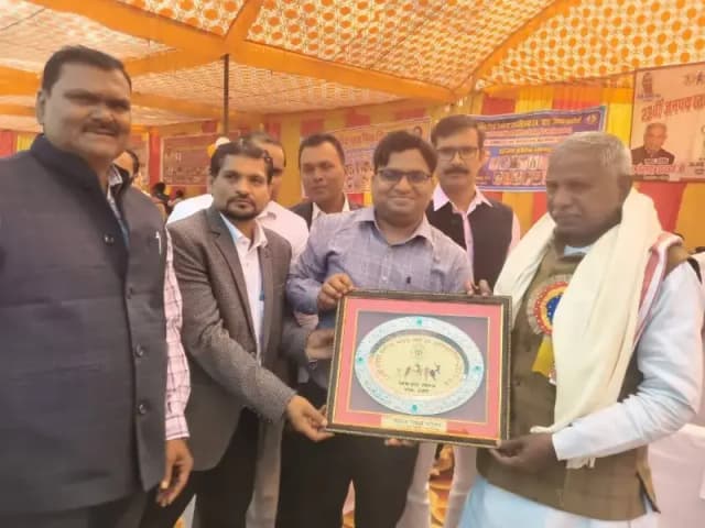 Chandauli News: विधायक और बीएसए ने जिला स्तरीय खेल प्रतियोगिता और सांस्कृतिक समारोह का किया शुभारंभ.
