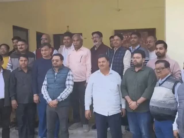 Sonbhadra News : बिल्ली मारकुंडी खनन हादसा: एसोसिएशन की तरफ से सभी मृतकों के आश्रितों को 5-5 लाख सहायता, अवैध खनन व संचालन पर सिकंजे की कही बात.
