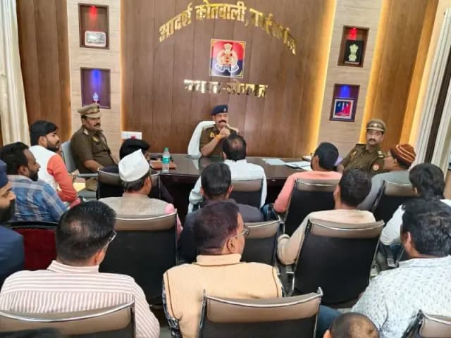 Sonbhadra News: पुलिस का होटल संचालकों संग सुरक्षा व्यवस्था को लेकर बैठक, शादी समारोहों में चोरी और संदिग्ध गतिविधियों पर दिया विशेष दिशा-निर्देश.