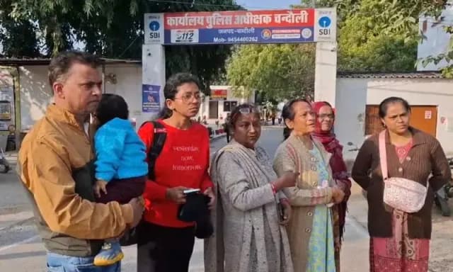 Chandauli News: दवा व्यवसाई हत्याकांड खुलासे को लेकर परिजनों ने पुलिस पर लगाए गंभीर आरोप, कि सीबीआई जांच कि मांग. 
