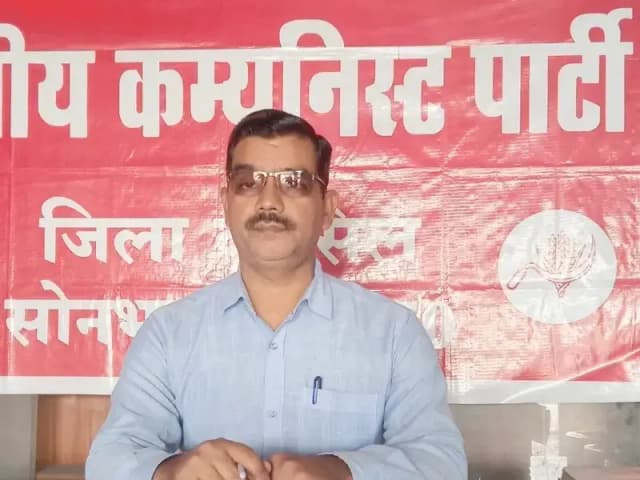 Sonbhdra News: मतदाता सूची के विशेष गहन पुनरीक्षण (SIR) अभियान की अवधि बढ़ाने की मांग- कामरेड आर.के. शर्मा.
