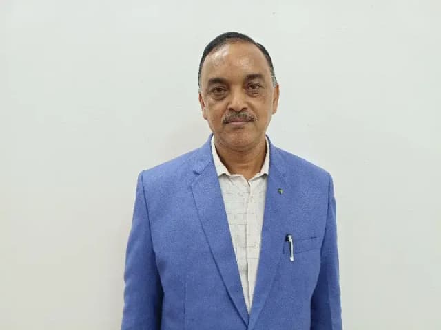 Chandauli News: एसआईआर कार्य में सहयोग नहीं करने पर महिला सफाईकर्मी को डीपीआरओ ने किया निलंबित.
