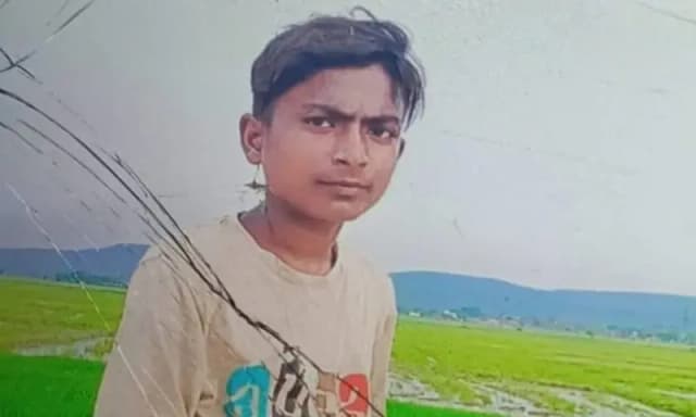 Chandauli News:थ्रेसर पलटने से घायल नाबालिग की ट्रामा सेंटर में मौत, गांव में मातम.