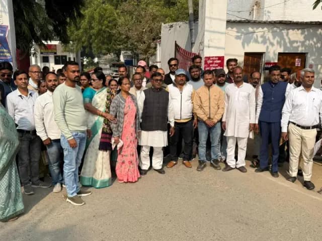 Chandauli News: दवा व्यवसाई हत्याकांड में पुलिस की कार्रवाई पर उठे सवाल, वैश्य समाज का फूटा आक्रोश.