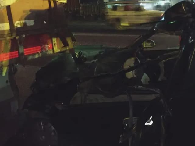 Sonbhadra News: बेकाबू अल्टो कार खड़ी वाहन में घुसी, 1 की मौत 2 घायल जिला अस्पताल रेफर.