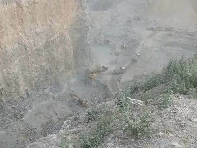 Sonbhadra News: खनन क्षेत्र में खान सुरक्षा महानिदेशालय की भूमिका पर गंभीर सवाल, प्रकृति संरक्षण के क्षेत्र में कार्यरत निर्भय चौधरी ने की शिकायत.