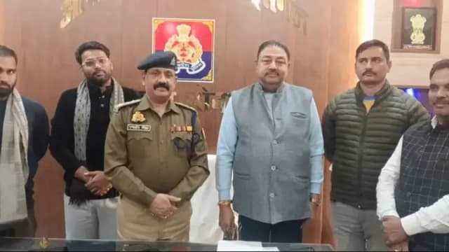 Sonbhadra News: पुलिस का सराहनीय कार्य, 900 किमी पीछा व 50 सीसीटीवी कैमरों के फुटेज खंगाल कर चोर के घर से निकाला चोरी का माल.