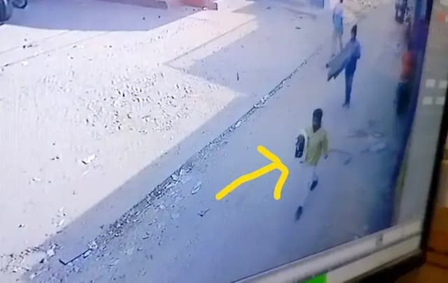 Chandauli News: दिनदहाड़े कार से हुई 3 लाख की उच्चकागिरी पूरी घटना सीसीटीवी कैमरे में