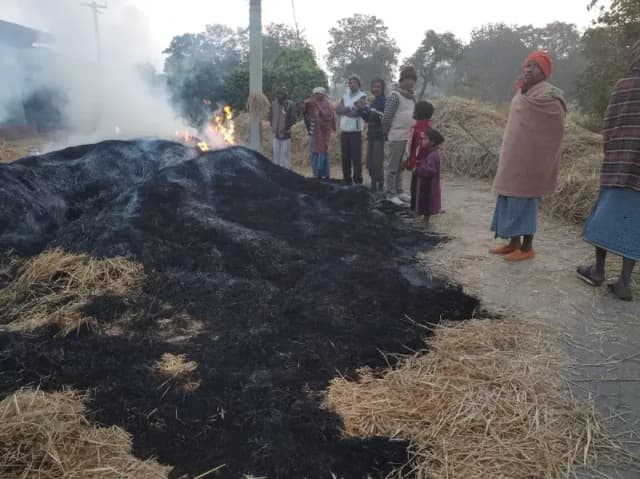 Sonbhadra News: 11 हजार वोल्ट तार की चपेट में आने से किशोर की दर्दनाक मौत, परिजनों में मचा हड़कंप.