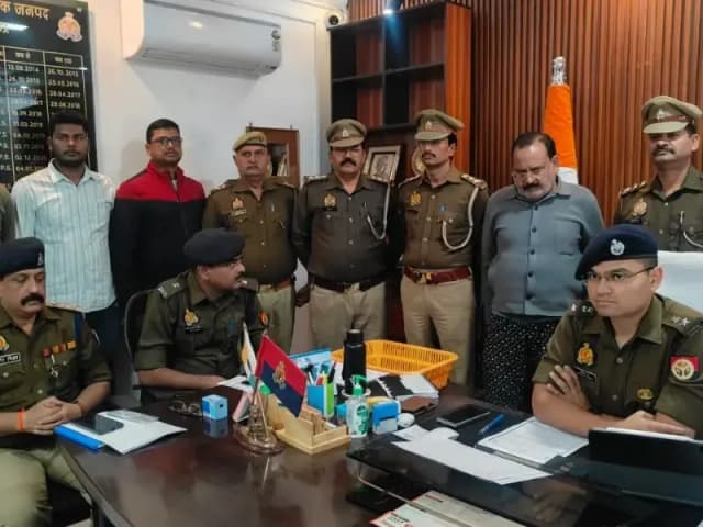 Sonbhadra News: थाइलैंड भागने की तैयारी में कफ सीरप तस्करी का मास्टरमाइंड कोलकाता से गिरफ्तार.