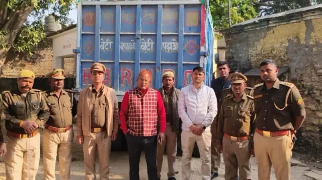 Chandauli News: वन विभाग ने पकड़ा अवैध पत्थर लदा मिनी ट्रक, वन अधिनियम के तहत ट्रक सीज.
