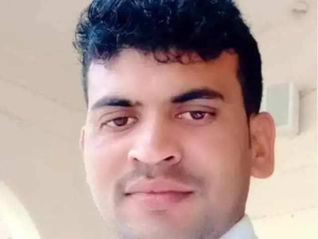 Sonbhadra News: कार और ट्रक की जोरदार टक्कर, अधिवक्ता की मौत.