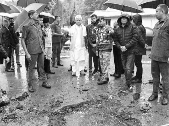 Sonbhadra News: ऑपरेशन सिंदूर के दौरान असाधारण बहादुरी के लिए CISF कर्मियों को DG's Disc से सम्मानित किया गया.
