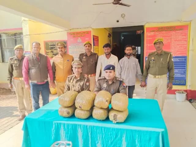 Chandauli News: 16 किलो गांजा के साथ दो अंतर्राज्यीय तस्करों को पुलिस ने दबोचा.