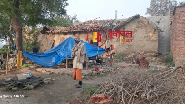 Chandauli News: आवास योजना की पोल खोलती घटना, प्रशासनिक लापरवाही से गई महिला की जान.
