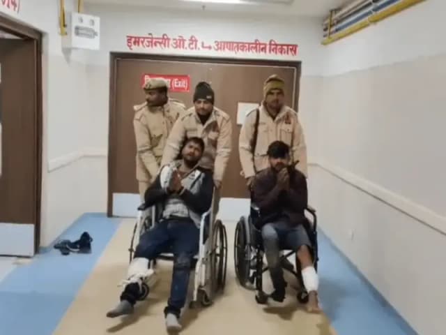 Sonbhadra News: पुलिस-गो तस्करों की मुठभेड़, दो घायल, 16 गोवंश और हथियार बरामद, तीन तस्कर फरार.