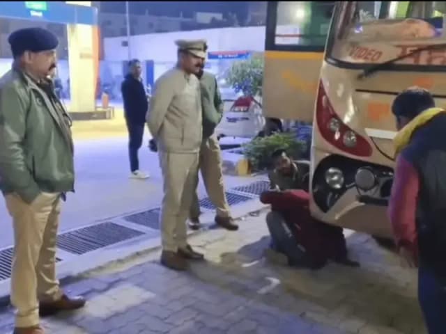 Sonbhadra News: 20 वाहनों से प्रेशर हॉर्न जब्त, रॉबर्ट्सगंज पुलिस ने अवैध हॉर्न के खिलाफ चलाया अभियान.
