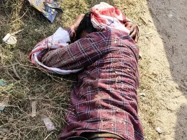 Sonbhadra News: सड़क पार कर रहे हैं युवक को बाइक सवार ने मारा धक्का, दो जख्मी रेफर.