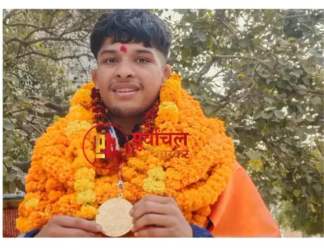 Chandauli News: राष्ट्रीय कुश्ती प्रतियोगिता में गोल्ड जीतकर लौटा चकिया का लाल, हुआ भव्य स्वागत.
