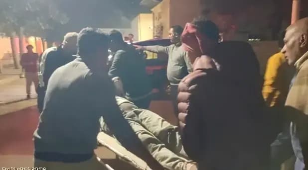 Chandauli News: यूपी बिहार सीमा पर नवनिर्मित गेट से टकराई बाइक, इलेक्ट्रॉनिक दुकानदार कि हालत गंभीर. 
