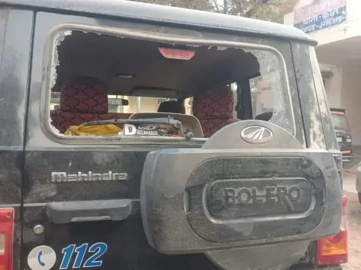 Sonbhdra News: पुलिस टीम पर हमला, हेड कांस्टेबल घायल, पारिवारिक विवाद सुलझाने गई टीम पर ग्रामीणों ने किया पथराव.
