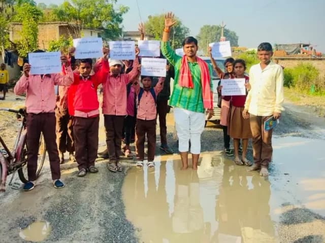 Sonbhadra News: चोपन-कुड़ारी मार्ग जर्जर, राहगीर-छात्र परेशान, अगोरी खास के बिजौरा में सड़क क्षतिग्रस्त, प्रशासन ने नहीं ली सुध.