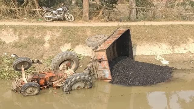 Chandauli News: गिट्टी लदा ट्रैक्टर अनियंत्रित होकर नहर में पलटा, चालक की मौत.
