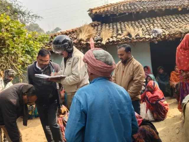 Sonbhadra News: ठंड से बचने के लिए चारपाई के पास आग जलाकर सो रहे अधेड़ की आग से मौत, पत्नी भी मामूली रूप से झुलसी.
