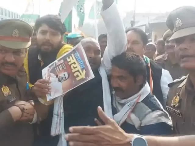 Sonbhadra News: नेशनल हेराल्ड केस मामले में भाजपा कार्यालय का घेराव करने पहुंचे जिलाध्यक्ष समेत कई नेताओं को पुलिस ने हिरासत में लिया.
